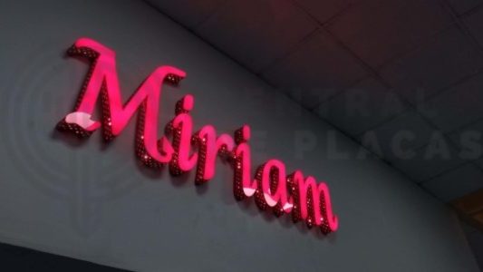 Letrero + Iluminación