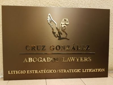 Placa metálica con corte Placa metálica con diseño personalizado (5)