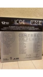 Placa metalica para evento medico