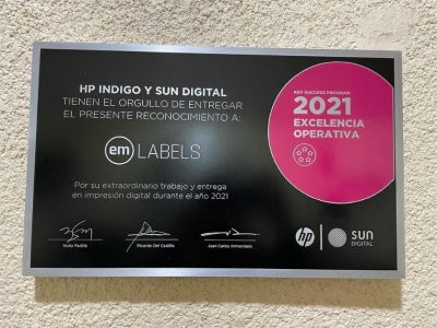 Reconocimiento en aluminio grabado